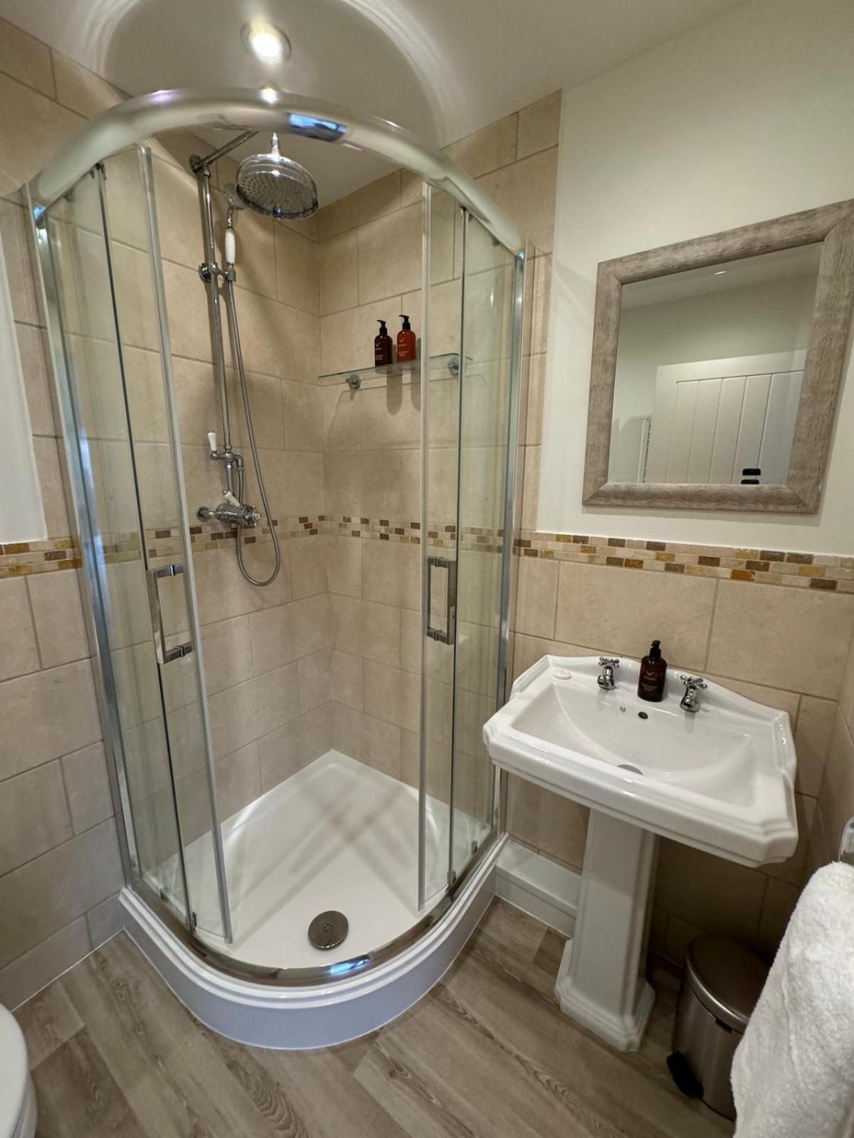 Chew View Luxury Apartment Keynsham Dış mekan fotoğraf